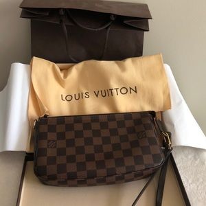 Louis Vuitton pochette